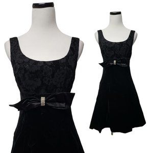 80s - 90s Up Beat black velvet sleeveless dress . fits S . made in USA